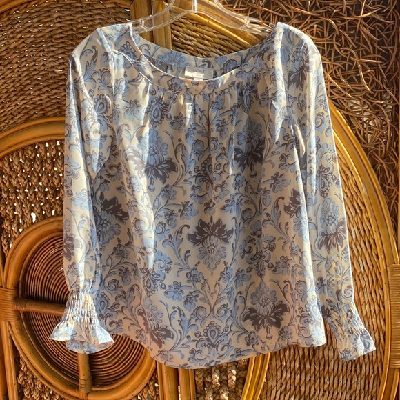 LOFT Tops - LOFT  Whimsical Vintage Print Blouse Long-sleeve Like New Beautiful